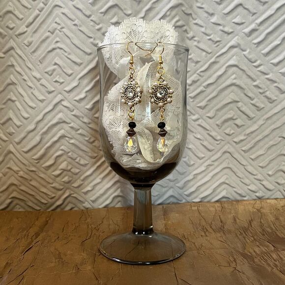 Elegant & Timeless Vintage Style Handmade Romantic Gold Victorian Earrings - Picture 10 of 10